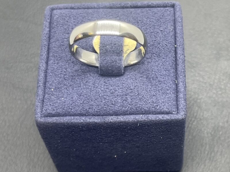 9ct White Gold Band