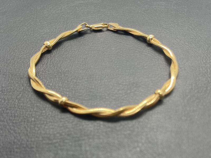 9ct Twist with Bead Bracelet