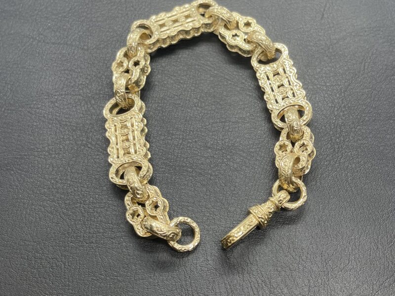 9ct Patterned Star & Bar Bracelet